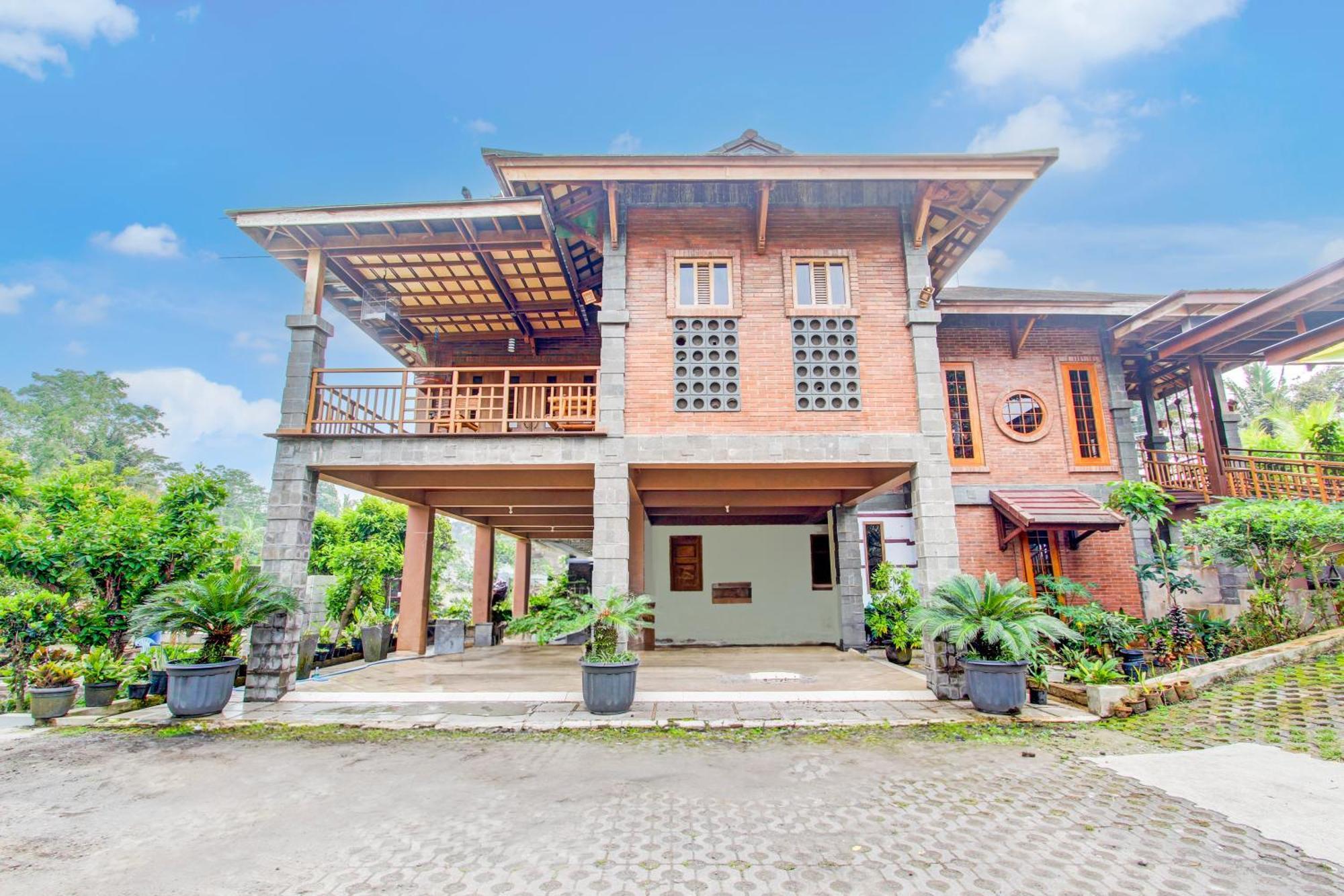 Capital O 93873 Sokkyo Homestay Sleman  Exterior photo